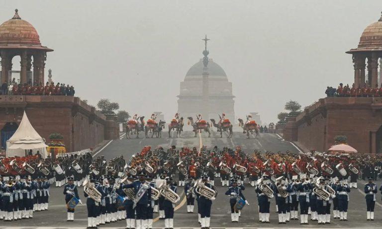 दिल्ली में विजय चौक पर ‘बीटिंग द रिट्रीट’ समारोह, मनमोहक धुनों के साथ 77वें गणतंत्र दिवस का हुआ समापन