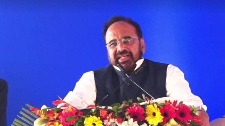 वरिष्ठ BJP नेता गोपाल भार्गव ने सागर के गढ़ाकोटा मेले में CM मोहन यादव के सामने कहा- “बुंदेलखंड के लोग गरीब हो सकते हैं गद्दार नहीं”