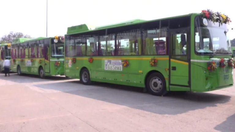 PM मोदी ने वर्चुअल माध्यम से 225 इलेक्ट्रिक बसों को दिखाई हरी झंडी, नागपुर को मिली 5 बसें, दिव्यांगों के लिए विशेष व्यवस्था और सुरक्षा