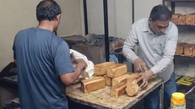 नर्मदापुरम में गंदगी के बीच बन रही थी ब्रेड-टोस्ट, खाद्य सुरक्षा विभाग ने बेकरी की सील