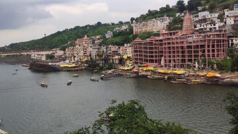 ओंकारेश्वर ज्योतिर्लिंग मंदिर में भक्तों को मिलेगा फ्री VIP दर्शन, बस करना होगा रक्तदान, प्रशासन ने शुरू की नई व्यवस्था