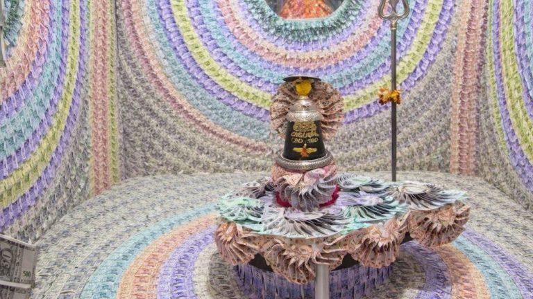 उज्जैन में 1.31 करोड़ के नोटों से सजे भोलेनाथ, बड़नगर के बुद्धेश्वर महादेव मंदिर की अद्भुत झांकी