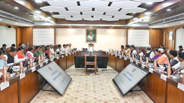 मध्य प्रदेश में मोहन यादव कैबिनेट के 5 बड़े फैसले, 25 हज़ार से ज्यादा आदिवासी परिवारों को मुफ्त रजिस्ट्री, 19000 करोड़ की नई आबकारी नीति को मंजूरी