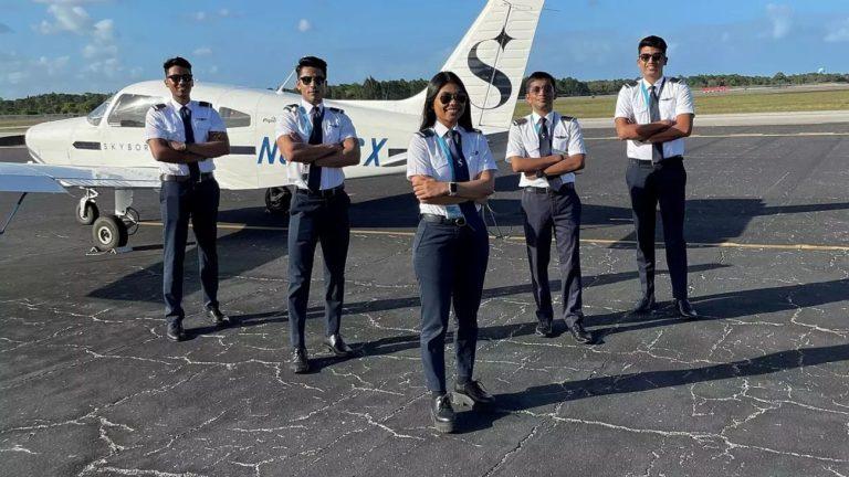 12वीं के बाद कमर्शियल पायलट कैसे बनें? जानें शैक्षणिक योग्यता, ट्रेनिंग की प्रक्रिया और कितना आएगा खर्च