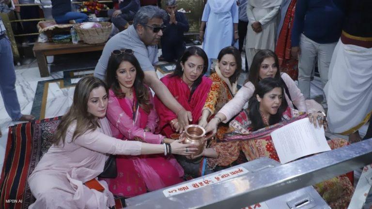 टीम के साथ महाकाल के दरबार में पहुंचीं एकता कपूर, ‘लॉकअप’ की सफलता के लिए की पूजा