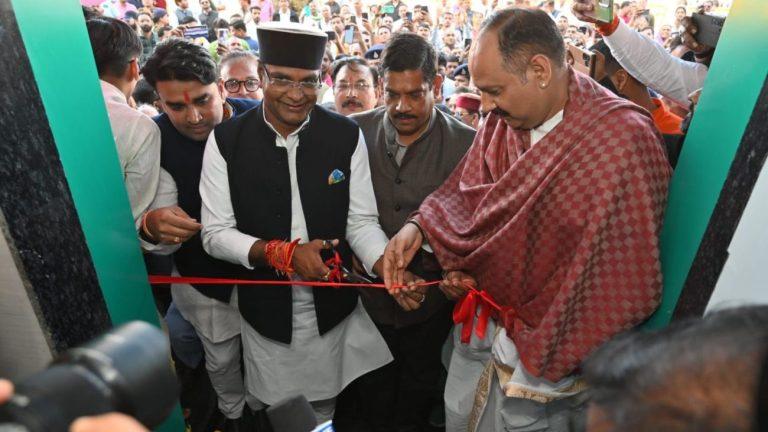 मंत्री विश्वास सारंग और पंडित प्रदीप मिश्रा ने कुबेरेश्वर धाम सीहोर में 20 बेड के अस्पताल का किया लोकार्पण, आधुनिक सुविधाओं से लैस है अस्पताल