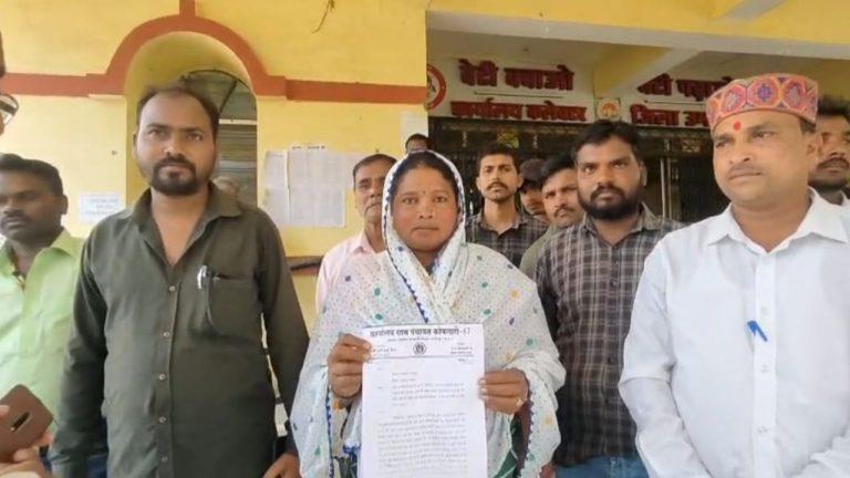 सचिव और रोजगार सहायक पर आदिवासी महिला सरपंच को जातिगत अपमानित करने का आरोप, कलेक्टर से शिकायत