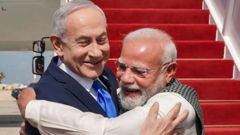 प्रधानमंत्री नरेंद्र मोदी 9 साल बाद पहुंचे इजरायल, एयरपोर्ट पर बेंजामिन नेतन्याहू ने प्रोटोकॉल तोड़कर लगाया गले, गार्ड ऑफ ऑनर मिला