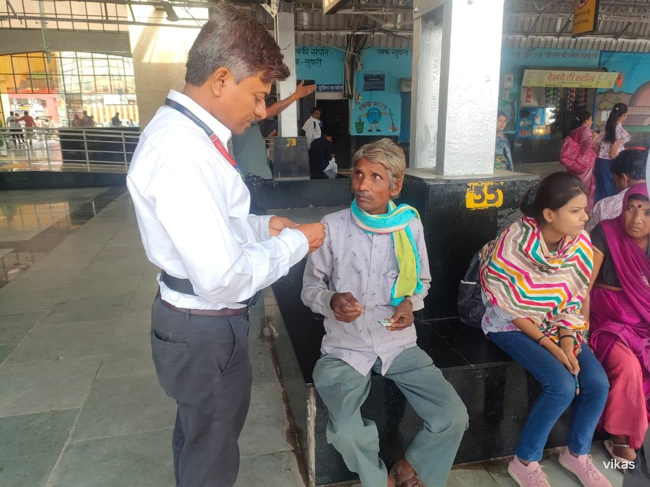 भोपाल रेल मण्डल ने जून महीने में बिना टिकिट यात्रियों से वसूले 04 करोड़ 22 लाख