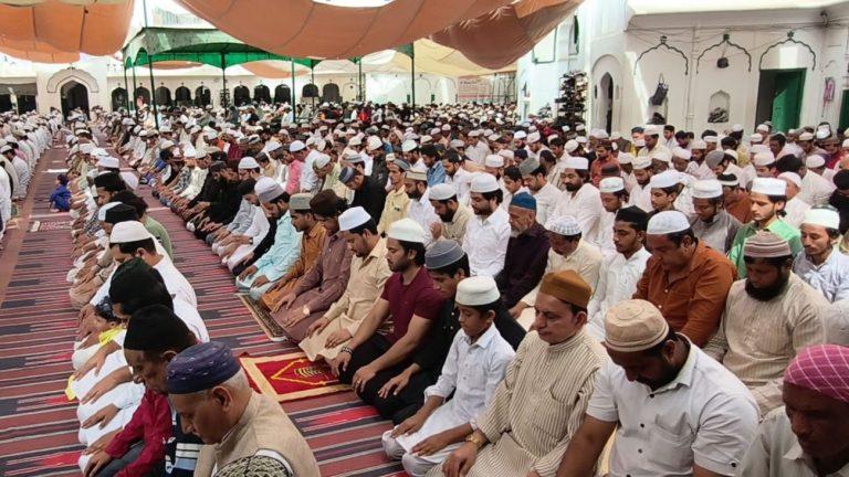 उत्तर प्रदेश में अलविदा जुमे की नमाज शांतिपूर्वक संपन्न, गोरखपुर से मुरादाबाद तक मस्जिदों में मुल्क की तरक्की के लिए उठी दुआएं