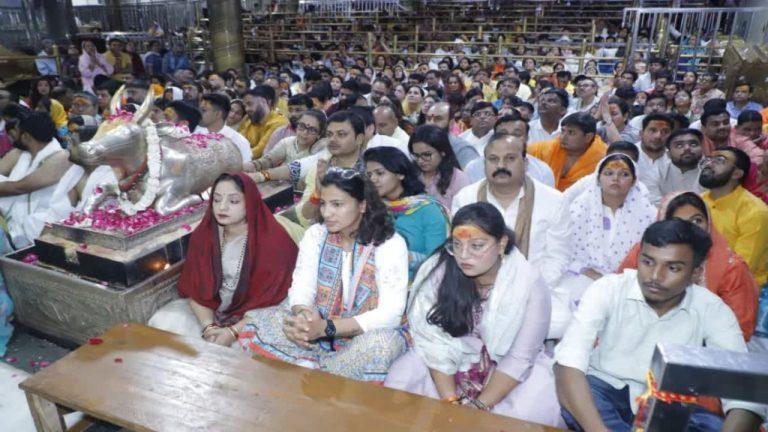 स्नेह राणा ने महाकाल के दरबार में लगाई हाजिरी, भस्म आरती में दिखीं शिव भक्ति में लीन
