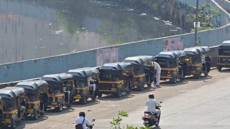 गैस के लिए जद्दोजहद! सागर में ऑटो-रिक्शा की लाइनें, नहीं पता कब मिलेगी LPG