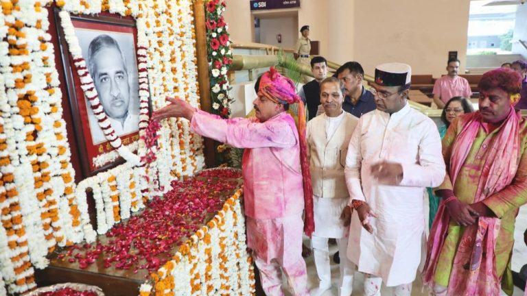 पूर्व मुख्यमंत्री वीरेंद्र कुमार सकलेचा की जयंती पर विधानसभा में श्रद्धांजलि सभा, सीएम डॉ. मोहन यादव ने किया नमन