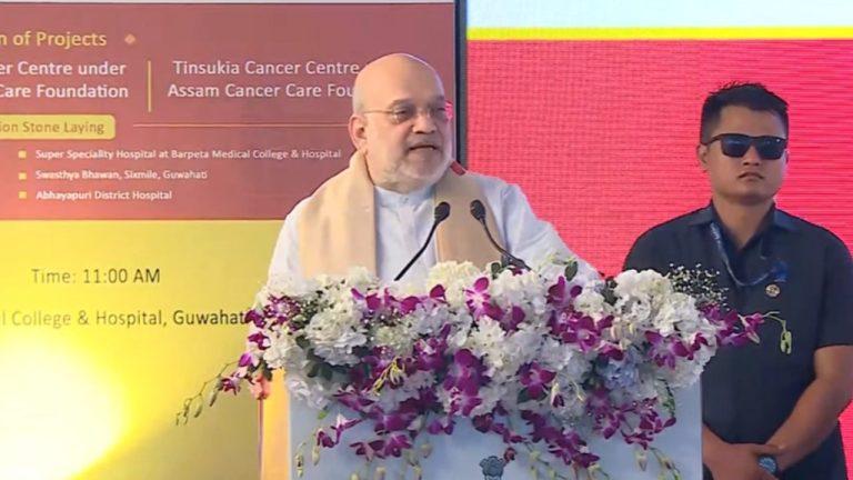 केंद्रीय गृह मंत्री अमित शाह ने गुवाहाटी में राहुल गांधी पर साधा निशाना, कहा- संसद के बाहर चाय-पकौड़े खाकर भारत को कर रहे बदनाम