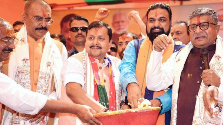 भाजपा के राष्ट्रीय अध्यक्ष नितिन नवीन ने पटना में कार्यकर्ताओं संग जमकर खेली होली, सम्राट चौधरी और रविशंकर प्रसाद भी हुए शामिल