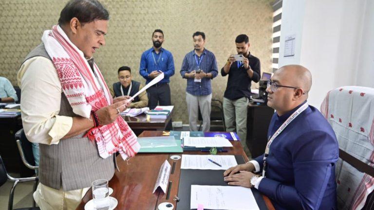 असम विधानसभा चुनाव 2026: मुख्यमंत्री हिमंत बिस्वा सरमा और मंत्री पीजूष हजारिका ने दाखिल किया अपना नामांकन, जीत का किया दावा