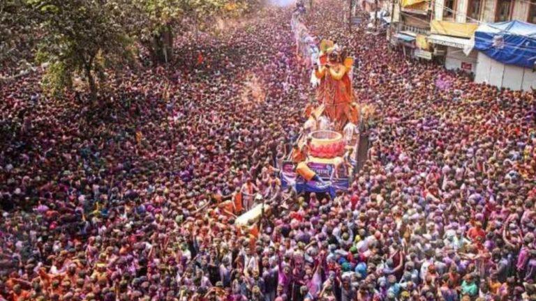 इंदौर की गेर से पहले नगर निगम ने राजवाड़ा मार्ग पर केबल हटाए, CCTV निगरानी बढ़ाई, राजवाड़ा ढंका