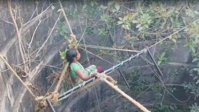 जिंदगी और मौत के बीच झूलती रही महिला! कुएं में कूदने के बाद रस्सी से अटकी
