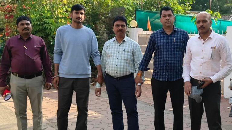 PWD के कार्यपालन यंत्री, SDO, सब इंजीनियर को लोकायुक्त पुलिस ने रिश्वत लेते रंगे हाथ पकड़ा, ढाई लाख रुपये जब्त