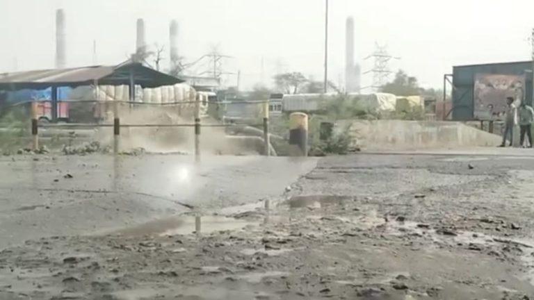 फिर फटी फ्लाई ऐश पाइपलाइन, राखयुक्त पानी से खेत और पर्यावरण को नुकसान, NTPC प्रबंधन पर फूटा किसानों का गुस्सा