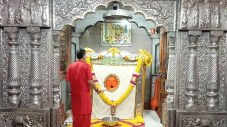 इंदौर के रणजीत हनुमान मंदिर में आज 80 हजार भक्तों के लिए चलित भंडारा, पैकेट में मिलेगा पूड़ी और भजिए का प्रसाद