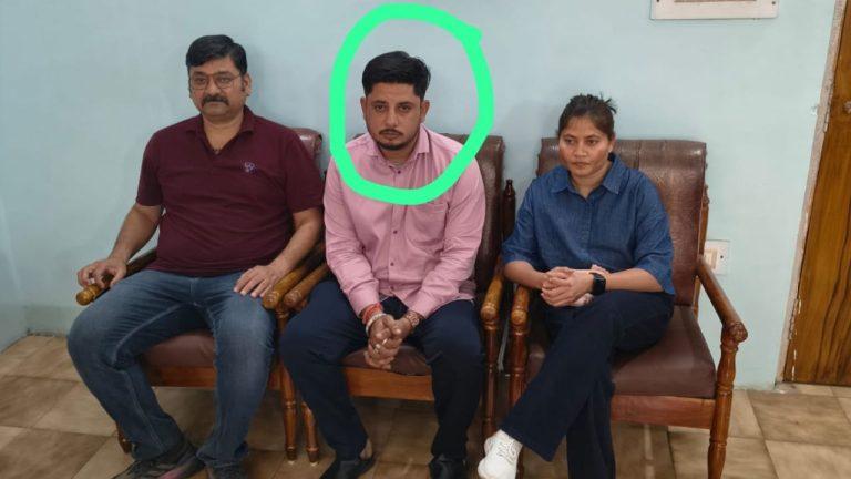 ठेकेदार का बिल पास करने PHE कर्मचारी ने ली रिश्वत, लोकायुक्त पुलिस ने रंगे हाथ पकड़ा