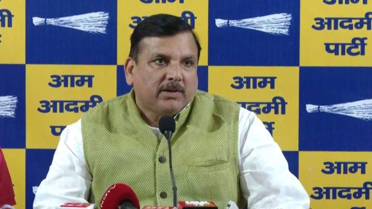 राघव चड्ढा सहित 7 AAP सांसदों ने पार्टी छोड़ी, संजय सिंह ने बताया BJP का ऑपरेशन लोटस, कहा- पंजाब माफी नहीं करेगा