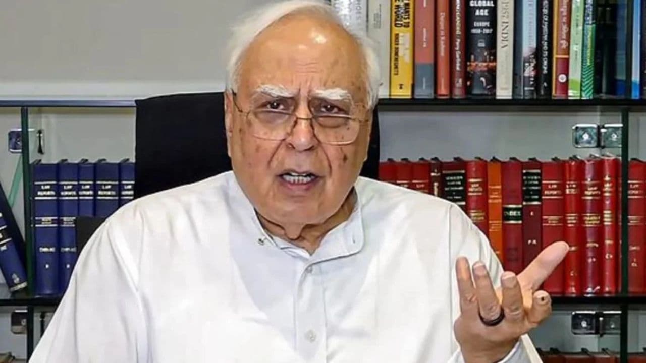 “राम को लूटा, देश को लूटा, अच्छे दिन का नारा झूठा..” राम मंदिर चढ़ावा विवाद को लेकर कपिल सिब्बल का सरकार पर तीखा हमला