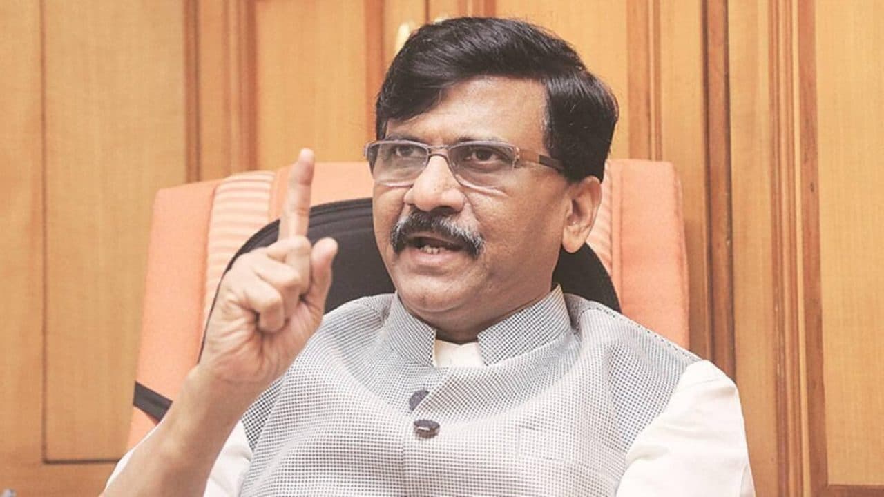 महाराष्ट्र: शिवसेना-UBT में टूट पर भड़के संजय राउत, बागी सांसदों को बताया ‘गद्दार’, लगाए गंभीर आरोप