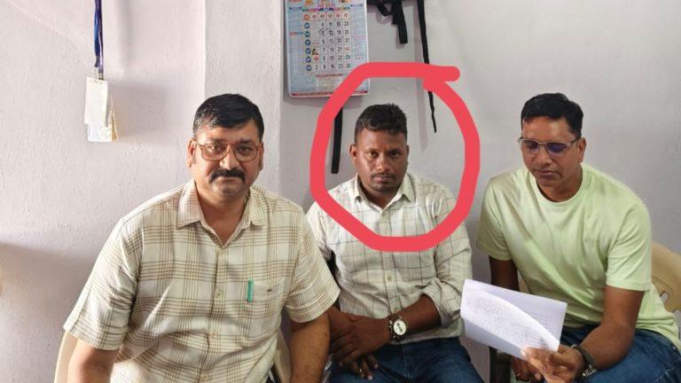 किसान से जमीन के नामांतरण के लिए पटवारी ने ली रिश्वत, लोकायुक्त पुलिस ने रंगे हाथ पकड़ा