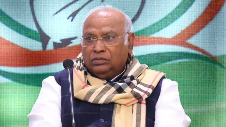 कांग्रेस ने बढ़ती महंगाई को लेकर केंद्र सरकार को घेरा, कहा- आम आदमी बेहाल, भाजपा नेताओं की खरीद-फरोख्त में व्यस्त