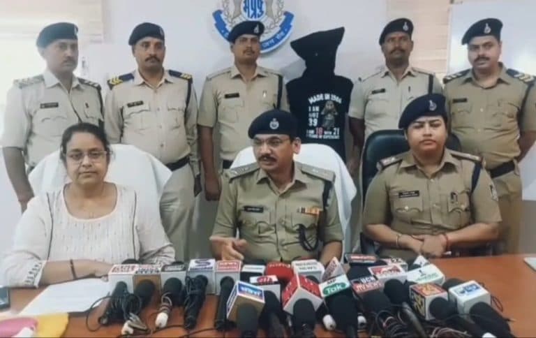 जीआरपी जबलपुर की कार्रवाई, ट्रेन में चोरी गए 10 लाख के आभूषण और सामान को सिर्फ दो घंटे में किया बरामद
