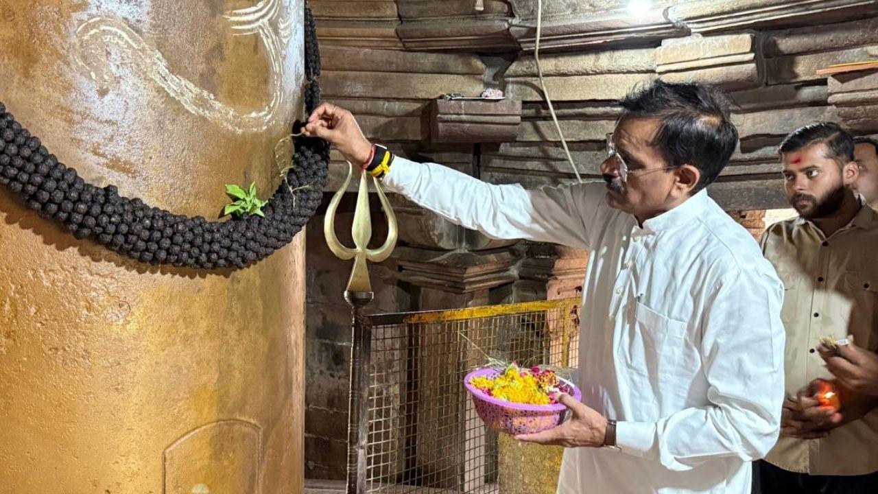 मोदी सरकार के 12 साल पूरे, वीडी शर्मा ने की खास पूजा-अर्चना, कन्या भोज और पुस्तक वितरण का आयोजन