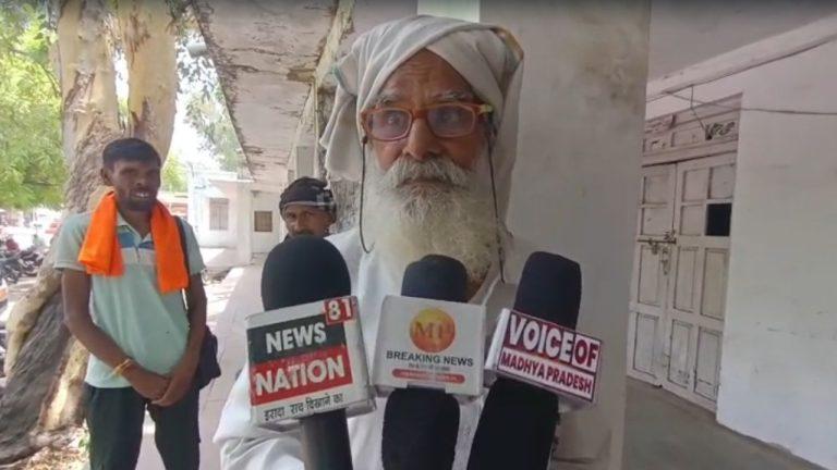 जनता की आवाज बने 80 वर्षीय बुजुर्ग, प्रशासन के सामने रखी कई समस्याएं, SDM ने दिया कार्रवाई का आश्वासन