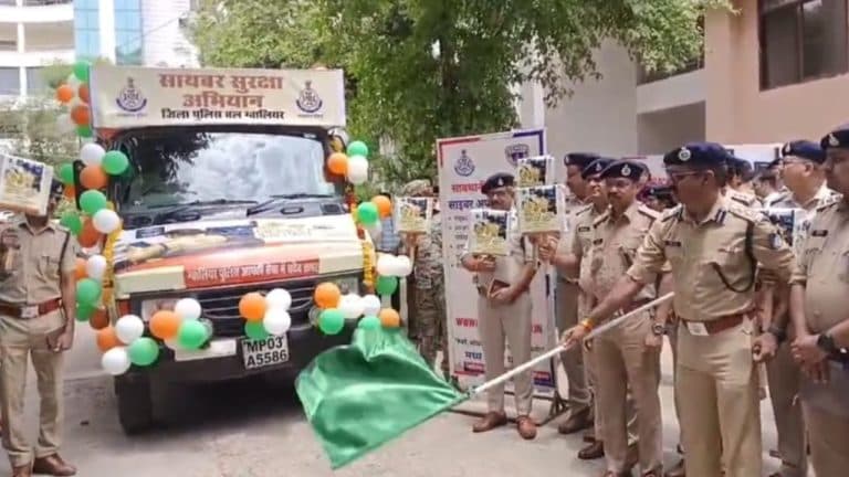 MP Police का साइबर जागरूकता अभियान “सेफ क्लिक 2.0”, एसपी ने रवाना किया रथ, 8 जुलाई को होगा समापन