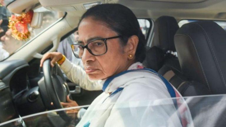 ममता बनर्जी को दिल्ली में झटका, TMC के 20 सांसदों ने छोड़ा साथ, एनडीए के समर्थन में लोकसभा स्पीकर को पत्र लिखा