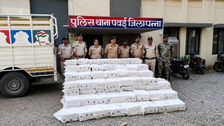 पन्ना में अवैध शराब का बड़ा जखीरा पकड़ा गया, 185 पेटी देसी शराब जब्त, तस्कर फरार