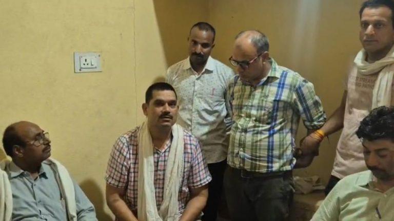 जमीन सीमांकन रिपोर्ट के बदले पटवारी ने किसान से ली रिश्वत, लोकायुक्त पुलिस ने रंगे हाथ पकड़ा
