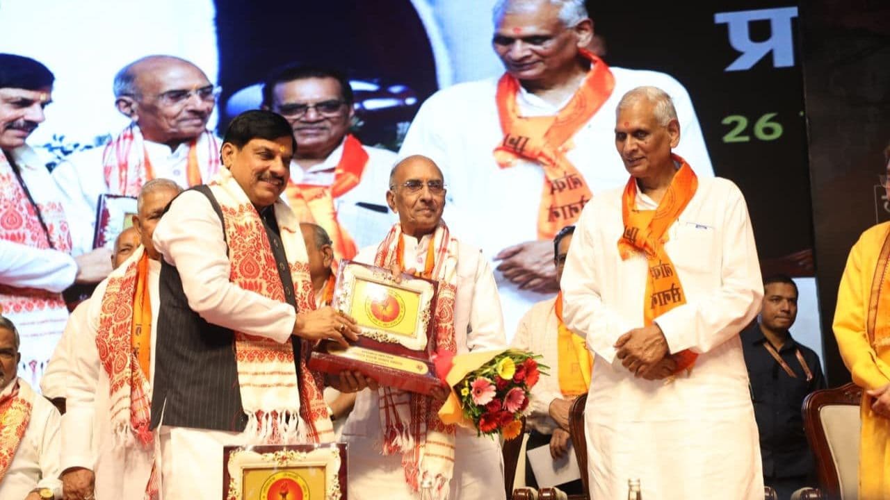 लोकतंत्र सेनानियों के लिए सीएम डॉ मोहन यादव की बड़ी घोषणाएं, तीर्थ यात्रा के लिए स्पेशल ट्रेन, निःशुल्क एयर एम्बुलेंस की सुविधा मिलेगी