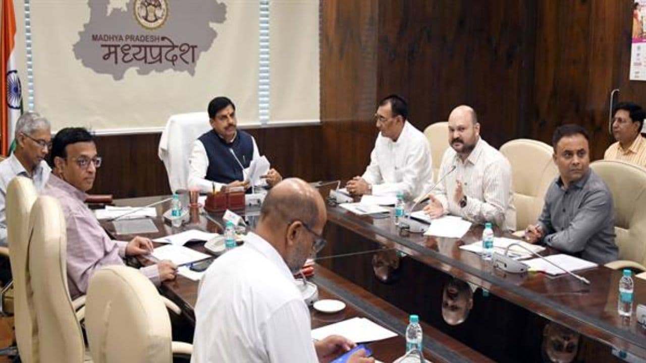 मछली उत्पादन में आत्मनिर्भर बनेगा प्रदेश,सीएम डॉ मोहन यादव के निर्देश- हर जिले में हो एक हैचरी, मोती उत्पादन को बढ़ावा दिया जाये