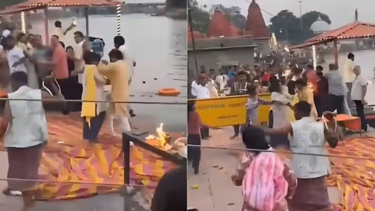उज्जैन रामघाट पर बवाल! शिप्रा आरती के दौरान महिला से भिड़े पुजारी, पीतल की आरती से हमला करने का आरोप