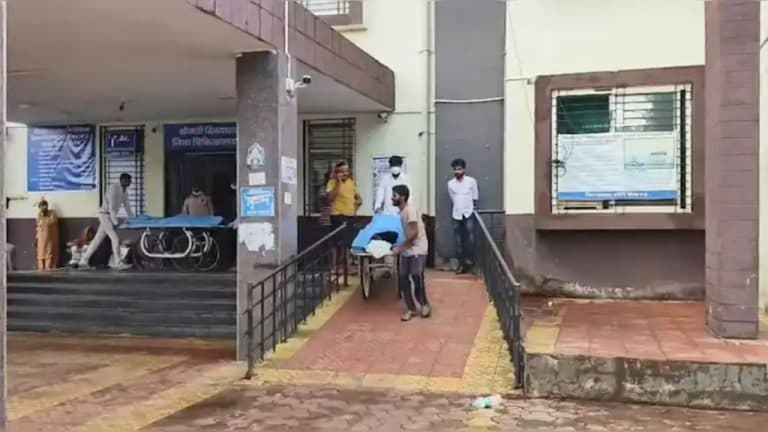 किसने दी सीवरेज चैंबर में उतरने की परमिशन? नीमच में दो मजदूरों की मौत, ठेका कंपनी पर लापरवाही का आरोप, जांच शुरू