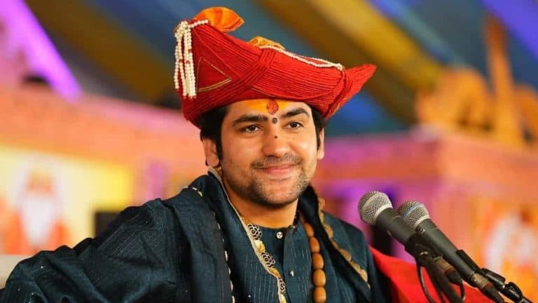 अयोध्या पहुंचे धीरेन्द्र कृष्ण शास्त्री, राम मंदिर मामले पर बाेले- सरकारी दंड के साथ भगवान का महादंड भी मिलेगा