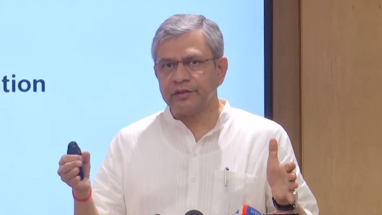 रेलवे में होंगे 8 बड़े बदलाव, अश्विनी वैष्णव का ऐलान, “Rail Bhoomi” पोर्टल लॉन्च, देखें खबर