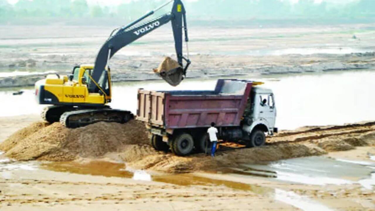 अवैध वाळू वाहतूक करणाऱ्या वाहनांचा परवाना निलंबित होणार; महसूल आणि परिवहन विभागाचा एकत्रित निर्णय
