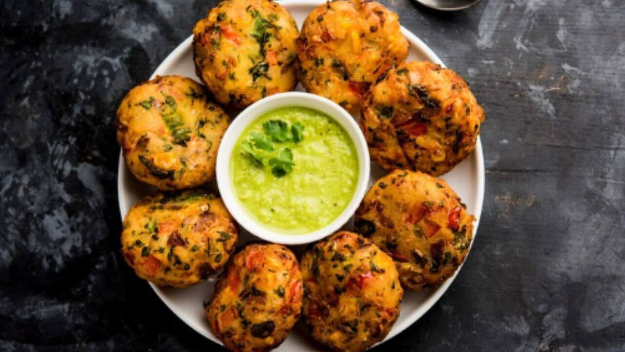 मुलांना कोबीची भाजी आवडत नाही? मग ट्राय करा कोबी वड्याची सोपी रेसिपी