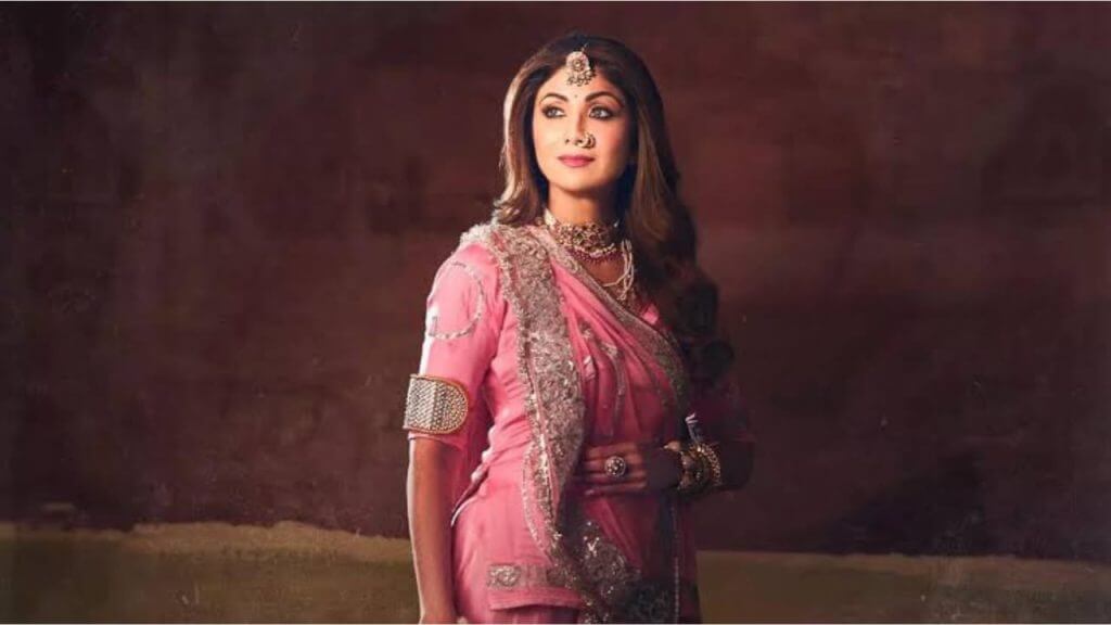 अभिनेत्री शिल्पा शेट्टीचा राजेशाही लुक; फोटो सोशल मीडियावर व्हायरल