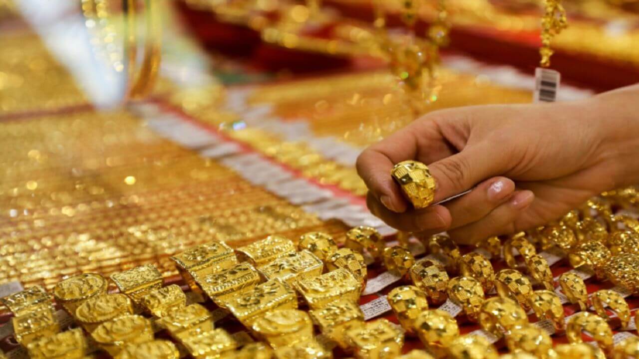 Gold Silver Price: आज सराफा बाजारात सोन्याचे दर इतक्या रुपयांनी वाढले!