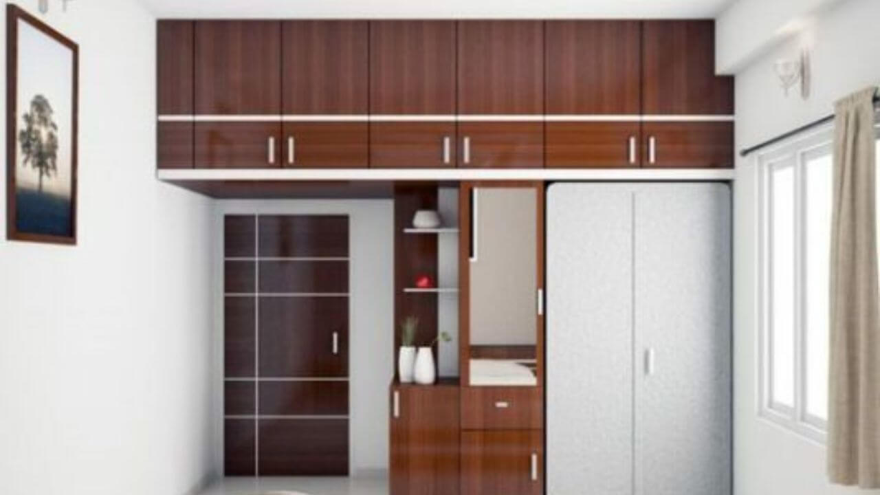 Vastu Tips : कपाटात चुकूनही ठेवू नका या 4 वस्तू; अन्यथा भीक मागायची वेळ येईल