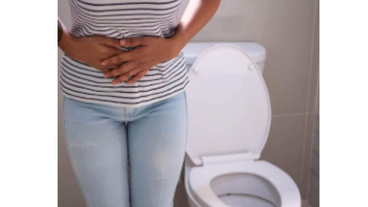 बद्धकोष्ठतेमुळे शौचास नीट होत नाही, पोट गच्च राहते? 'हे' आयुर्वेदिक उपाय लगेच देतील आराम